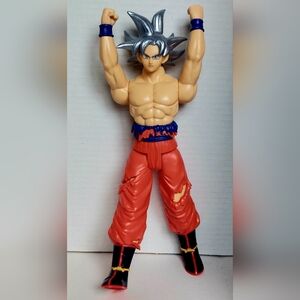 Dragon Ball Super Limit Breaker Ultra Instinct Goku (Kararot) Action Figure